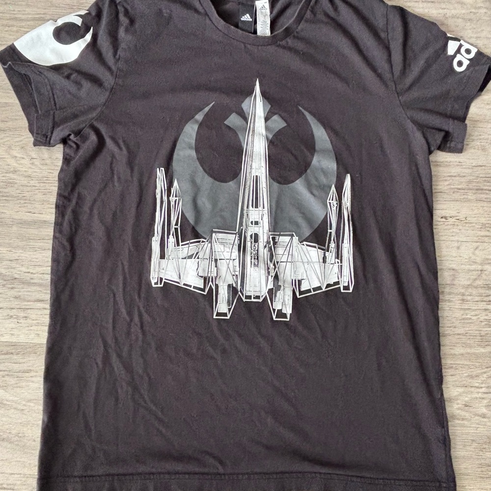 Vintage adidas Men’s  Black and Gray Graphic Tee size L